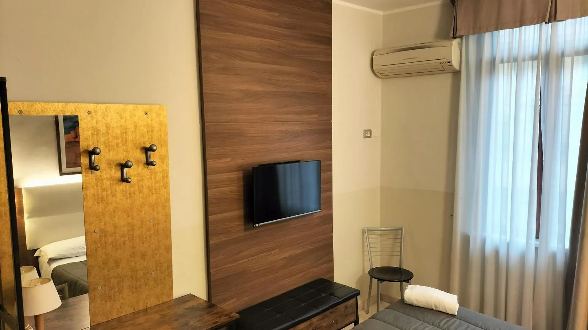 **  Hotel Mm Dateo Milánó Olaszország