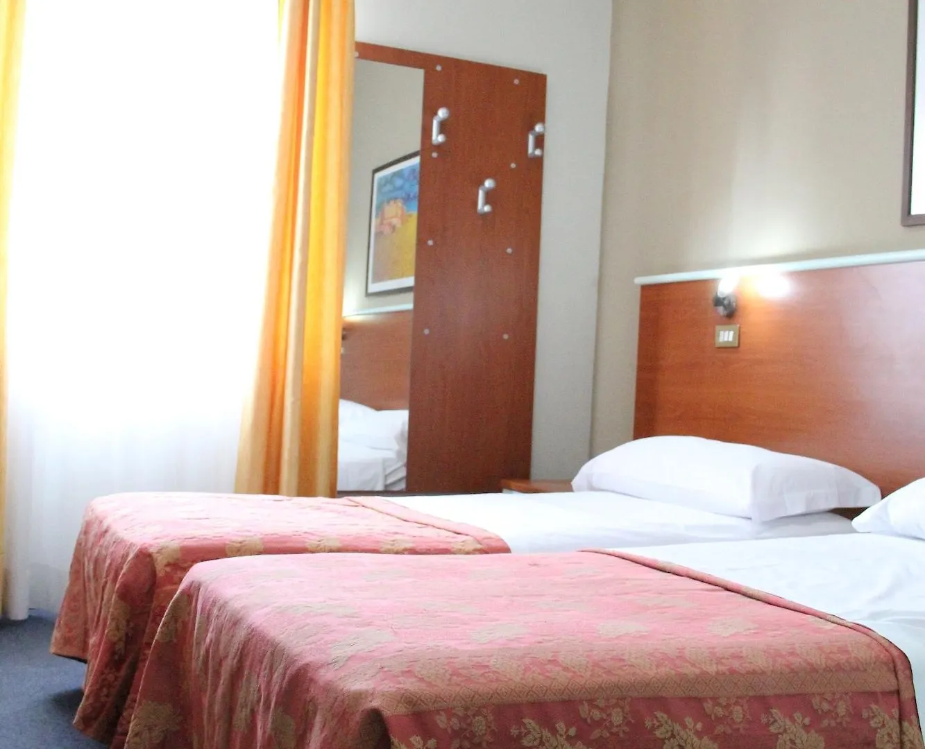 **  Hotel Mm Dateo Милан Италия